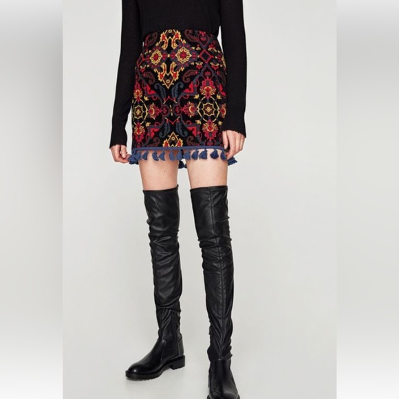 Zara textured skirt with fridge pompom - Picture 2 of 7